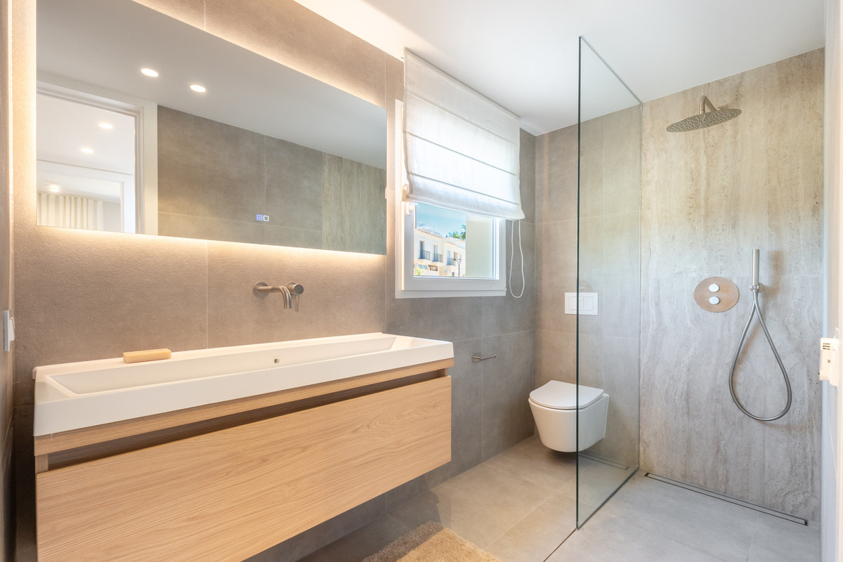 3 Bed Apartment for sale in Benahavís Costa Del Sol, Málaga, Spain