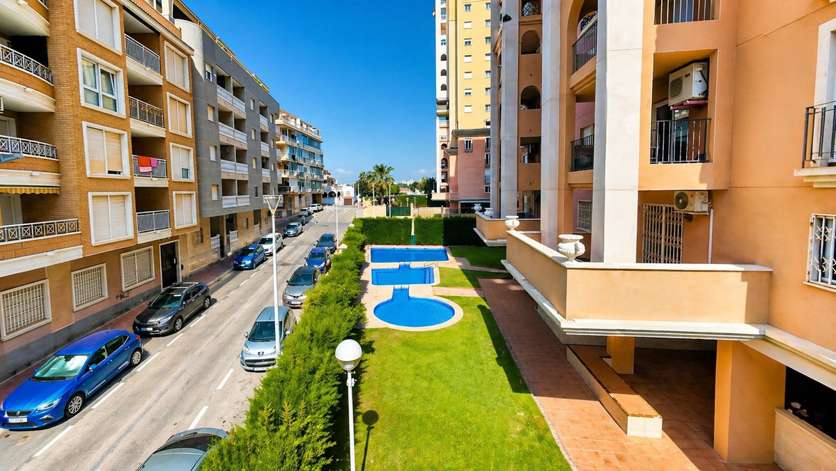 Se vende Apartamento Planta Media de 3 dormitorios en Costa Blanca, Alicante, España