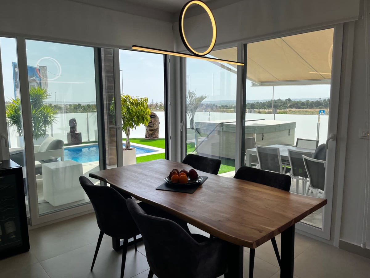 Se vende Villa - Chalet de 3 dormitorios en Costa Blanca, Alicante, España