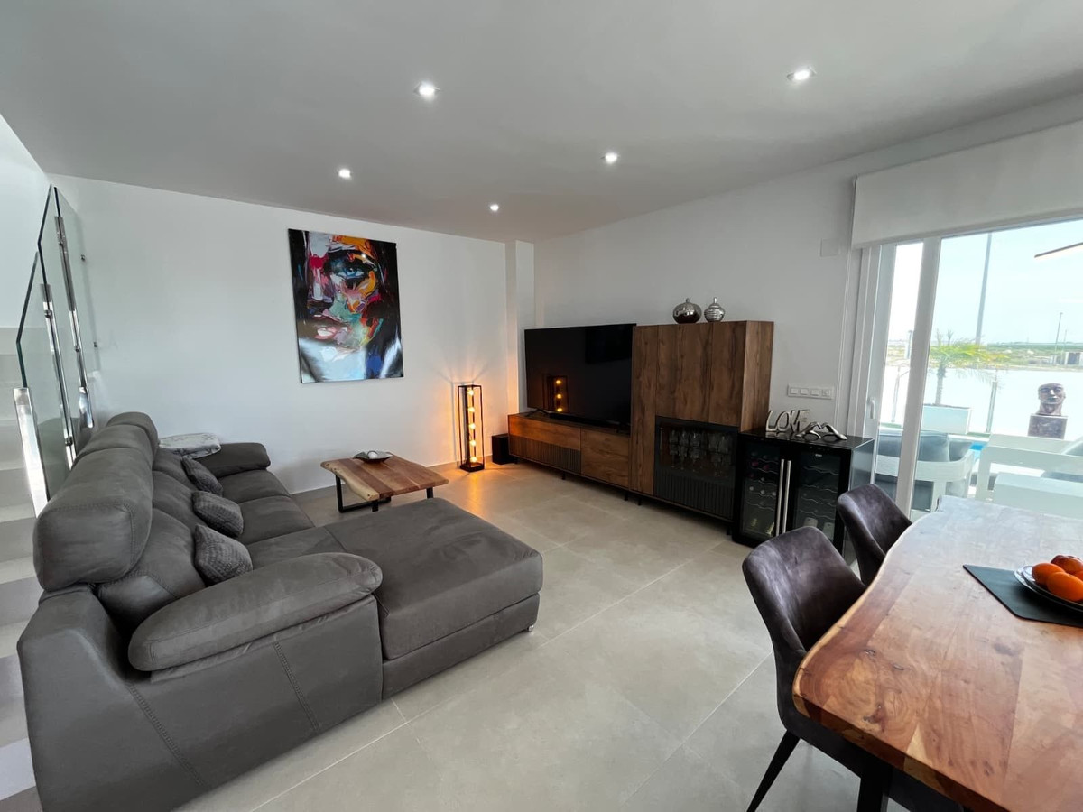 Se vende Villa - Chalet de 3 dormitorios en Costa Blanca, Alicante, España