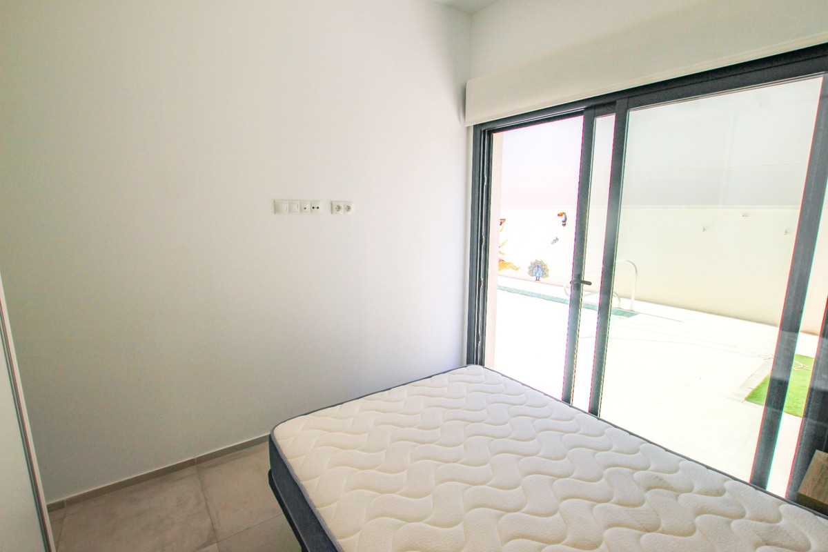 Se vende Villa - Chalet de 3 dormitorios en Costa Blanca, Alicante, España