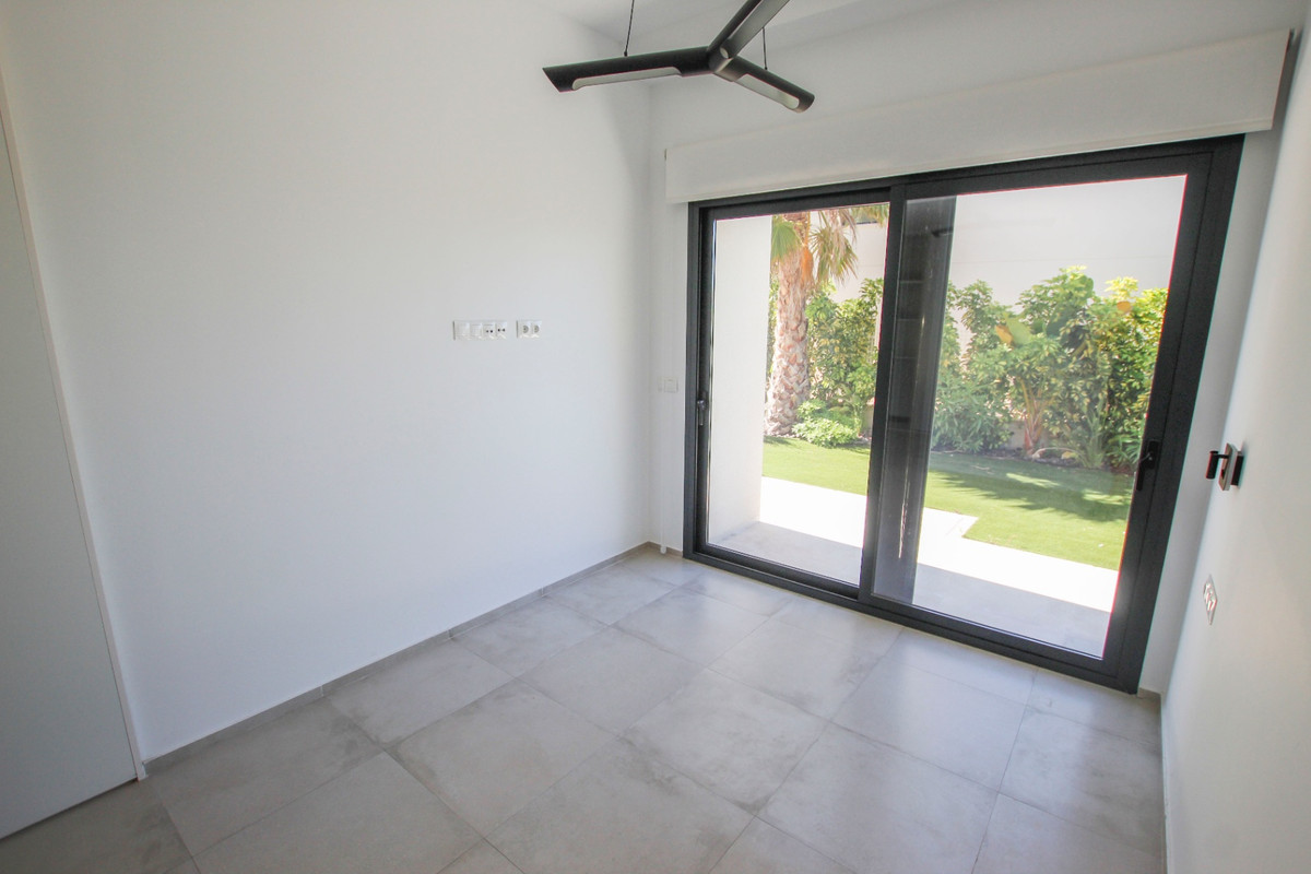 Se vende Villa - Chalet de 3 dormitorios en Costa Blanca, Alicante, España