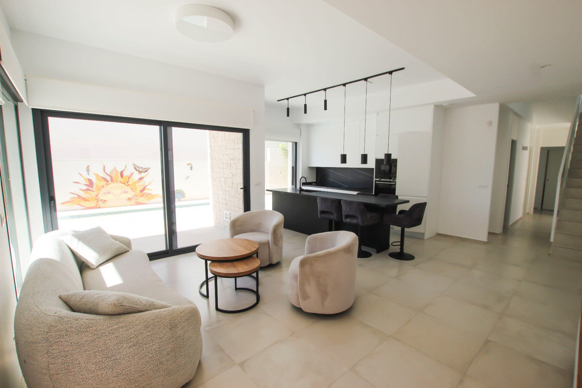 Se vende Villa - Chalet de 3 dormitorios en Costa Blanca, Alicante, España