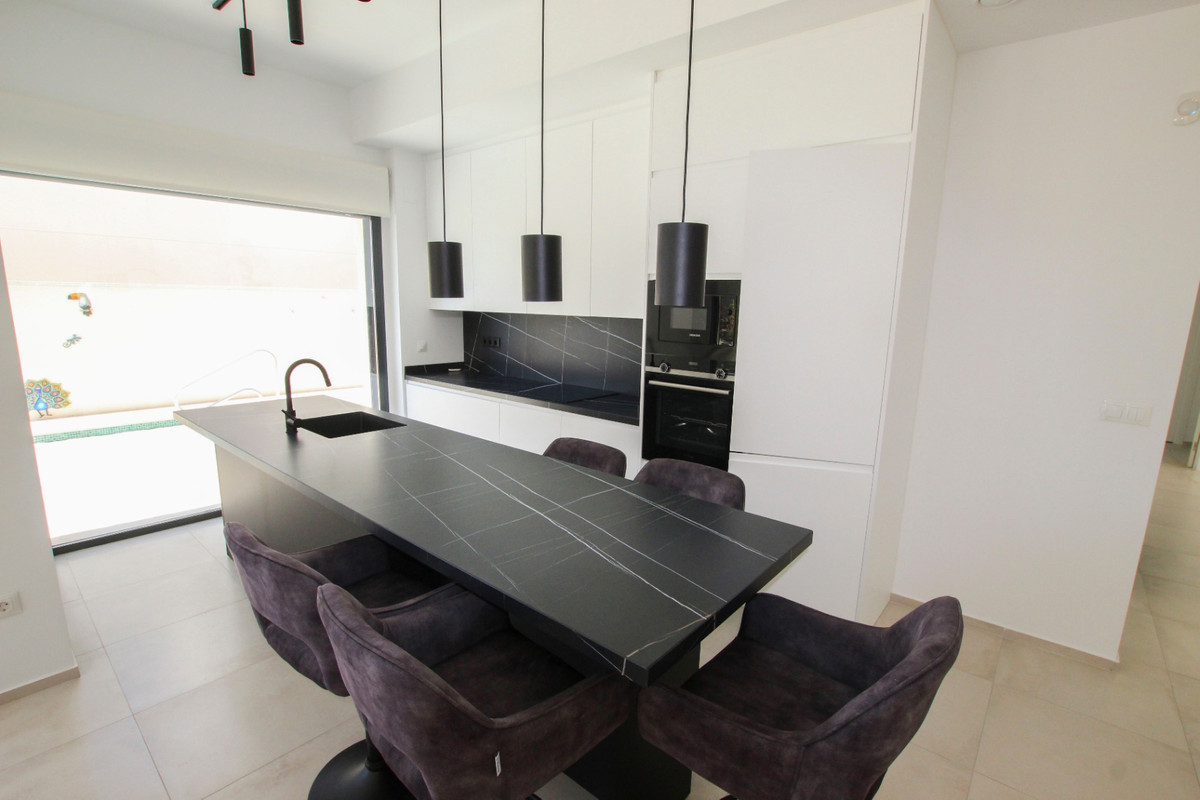 Se vende Villa - Chalet de 3 dormitorios en Costa Blanca, Alicante, España
