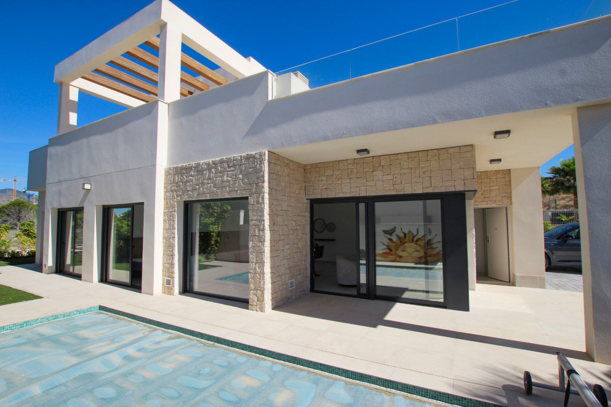 Se vende Villa - Chalet de 3 dormitorios en Costa Blanca, Alicante, España