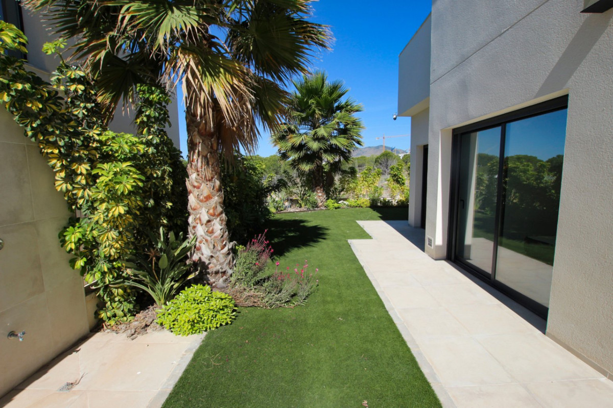 Se vende Villa - Chalet de 3 dormitorios en Costa Blanca, Alicante, España
