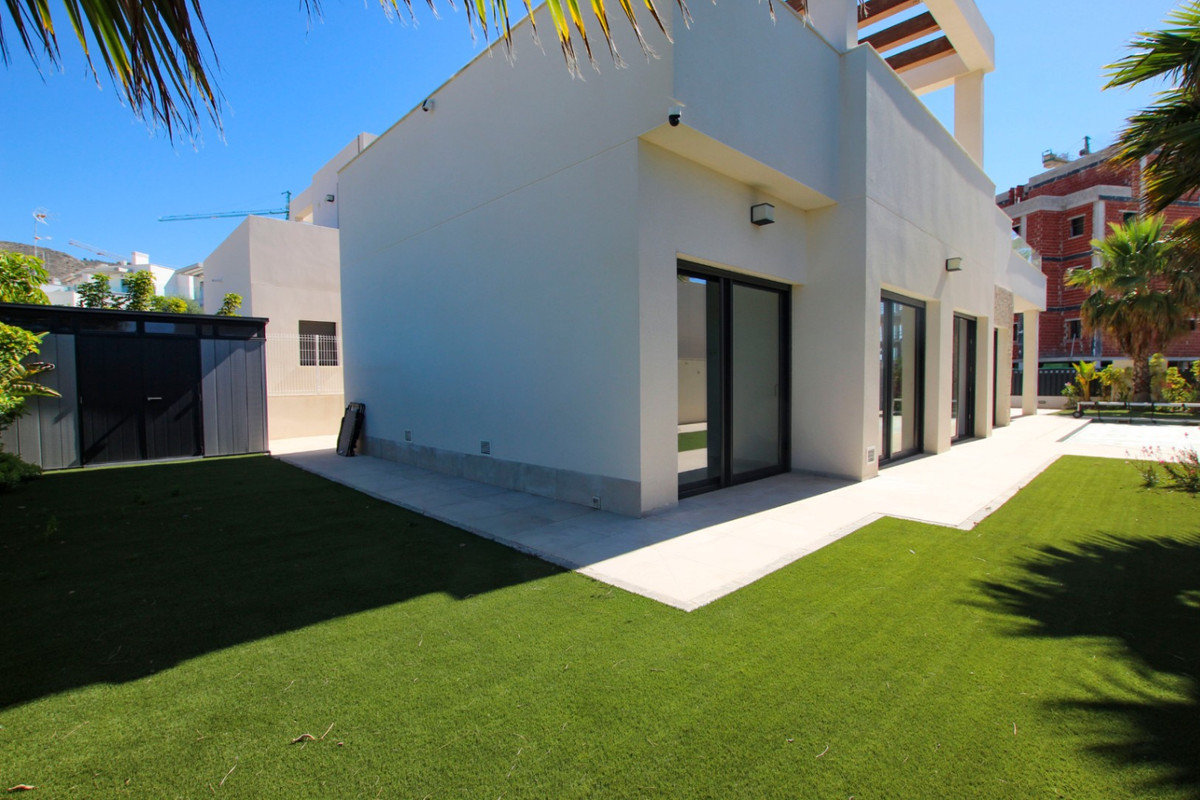 Se vende Villa - Chalet de 3 dormitorios en Costa Blanca, Alicante, España