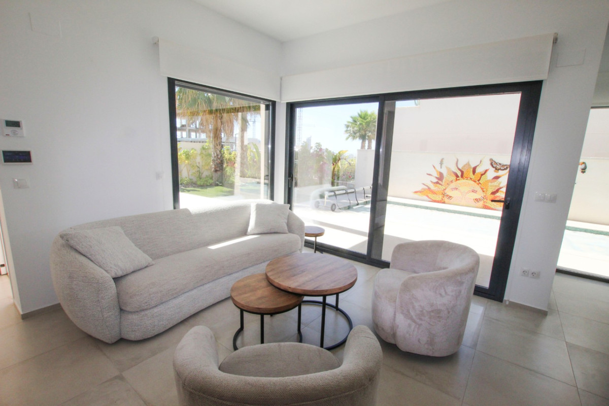 Se vende Villa - Chalet de 3 dormitorios en Costa Blanca, Alicante, España