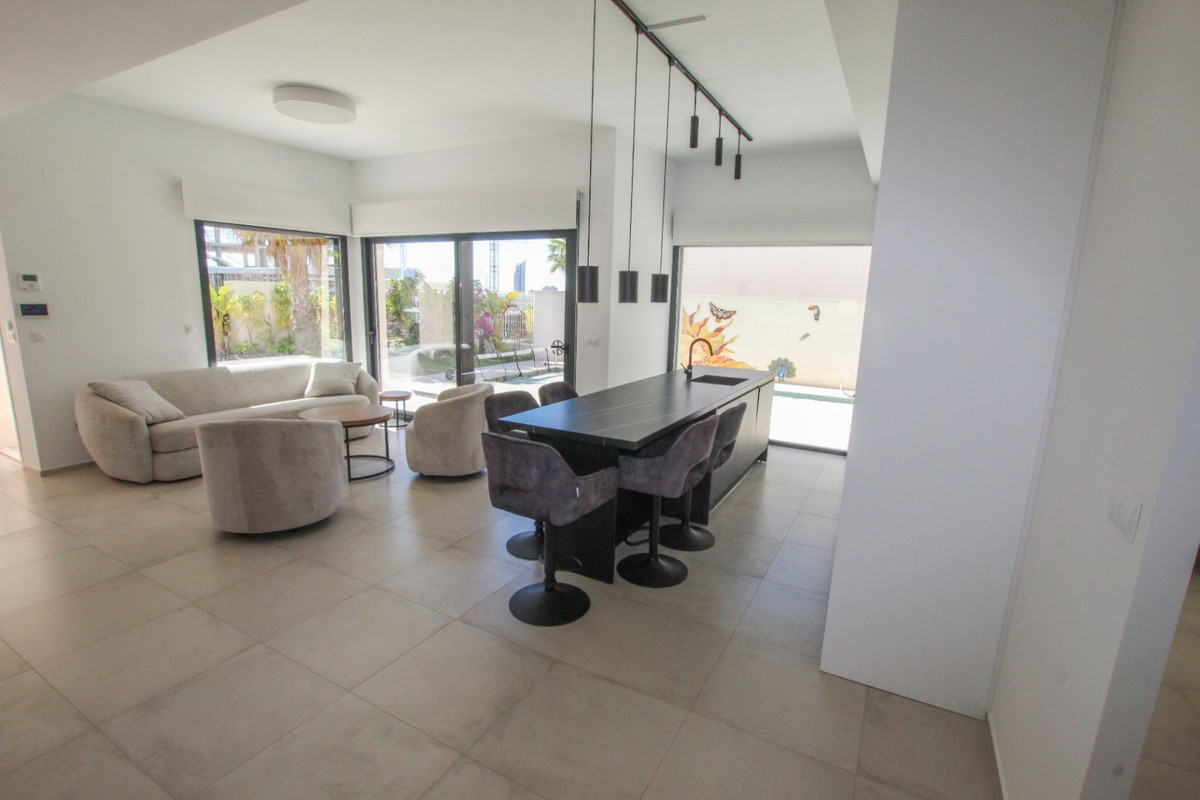 Se vende Villa - Chalet de 3 dormitorios en Costa Blanca, Alicante, España