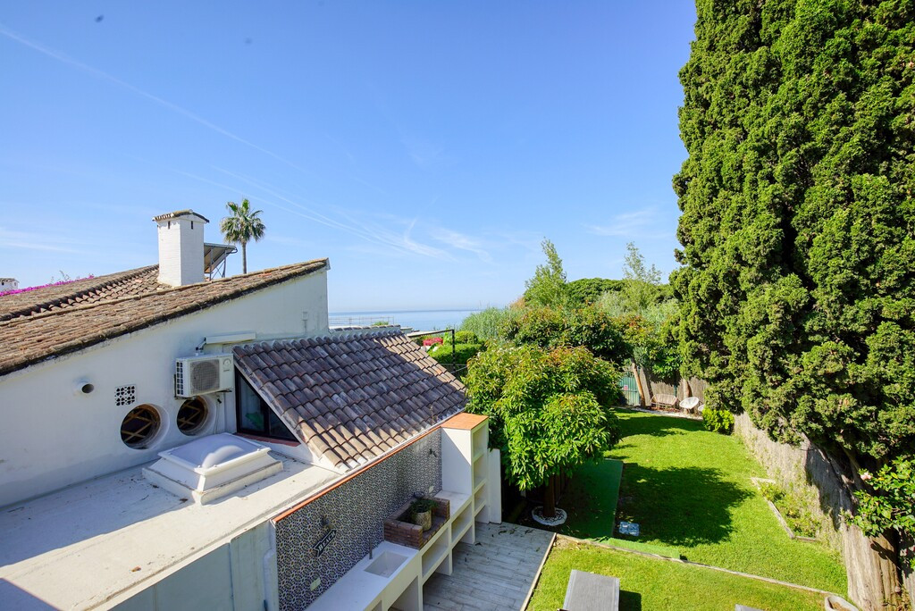 2 Bed Townhouse for sale in Estepona Costa Del Sol, Málaga, Spain