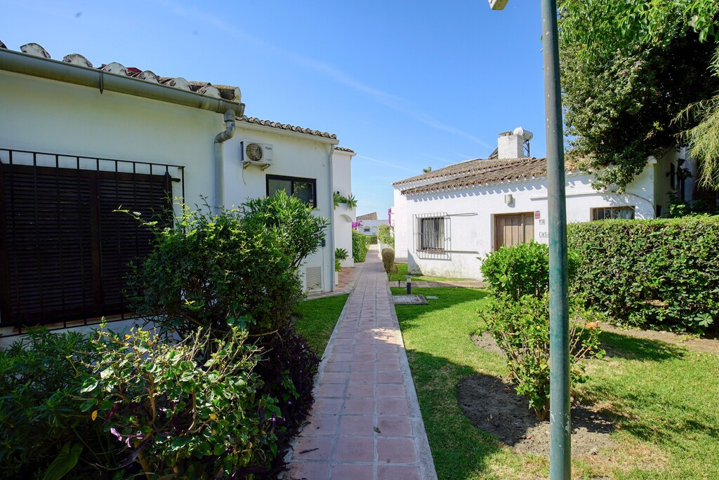 2 Bed Townhouse for sale in Estepona Costa Del Sol, Málaga, Spain
