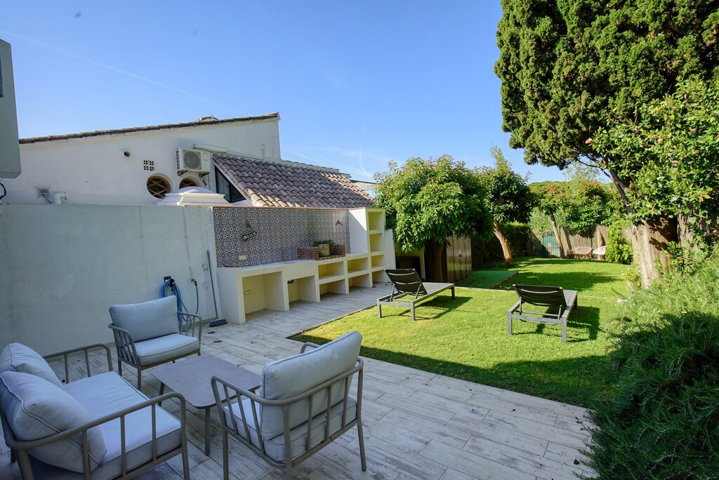 2 Bed Townhouse for sale in Estepona Costa Del Sol, Málaga, Spain