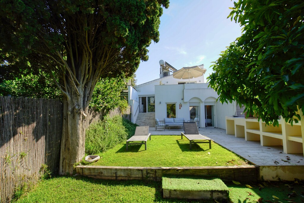 2 Bed Townhouse for sale in Estepona Costa Del Sol, Málaga, Spain
