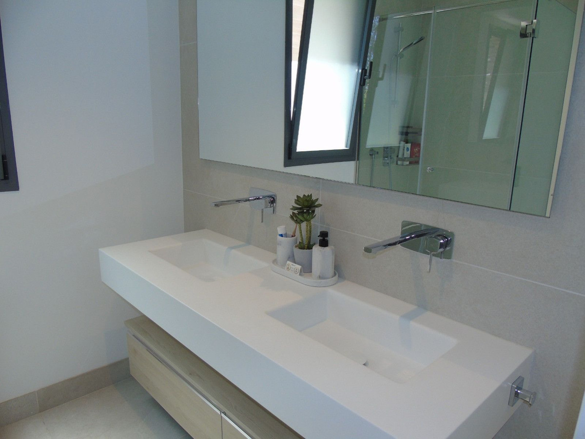 3 Bed Apartment for sale in Marbella Costa Del Sol, Málaga, Spain
