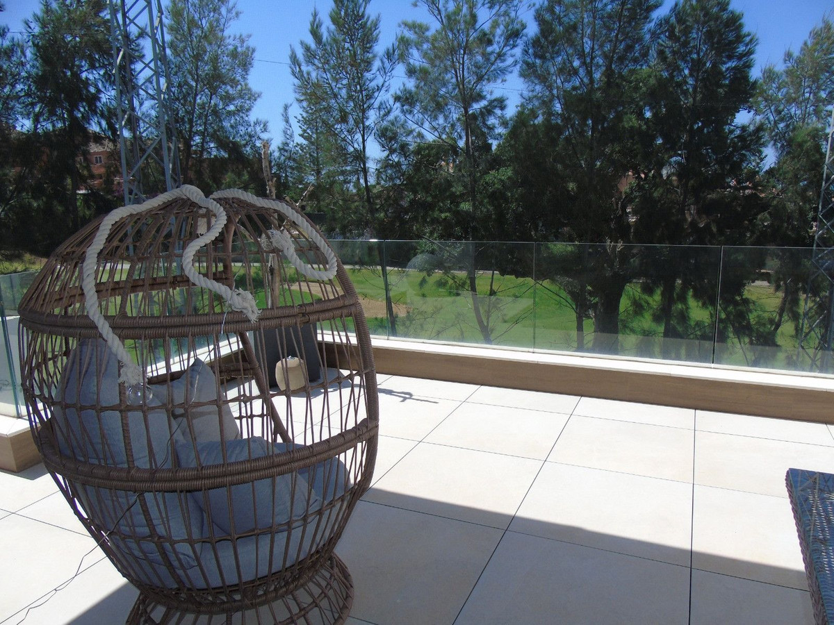 3 Bed Apartment for sale in Marbella Costa Del Sol, Málaga, Spain