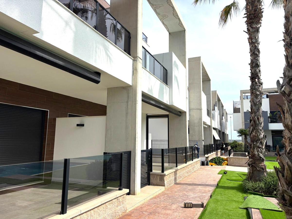 Se vende Apartamento en Planta Última de 2 dormitorios en Costa Blanca, Alicante, España