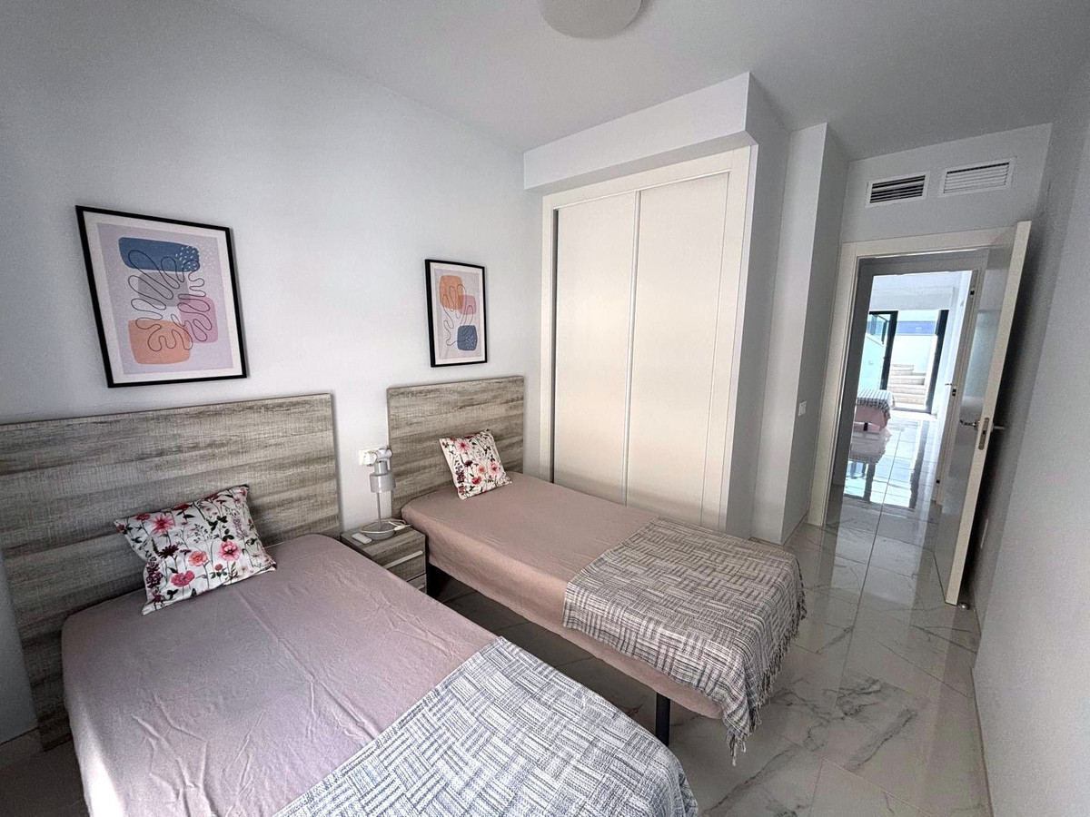 Se vende Apartamento en Planta Última de 2 dormitorios en Costa Blanca, Alicante, España