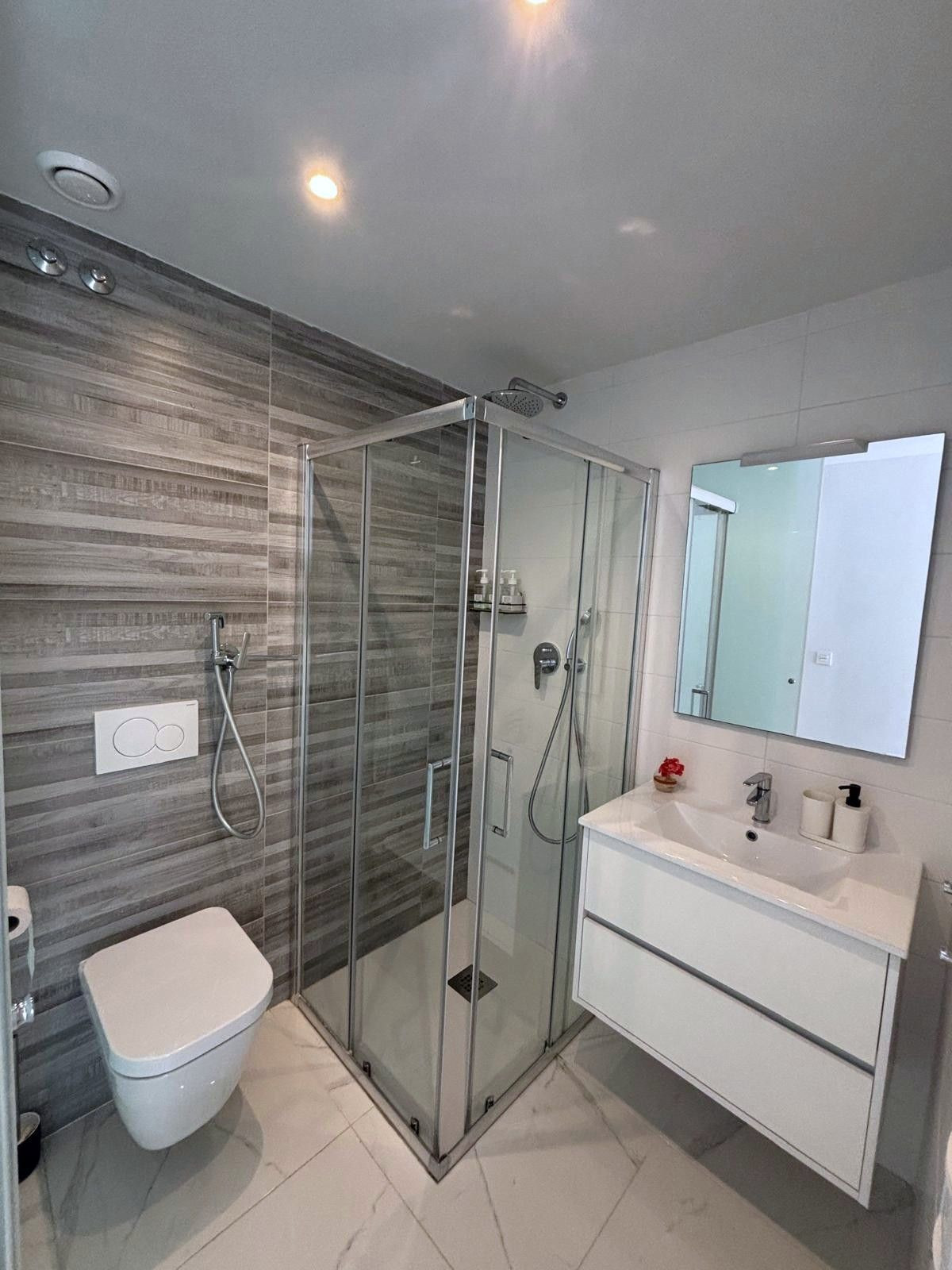 Se vende Apartamento en Planta Última de 2 dormitorios en Costa Blanca, Alicante, España