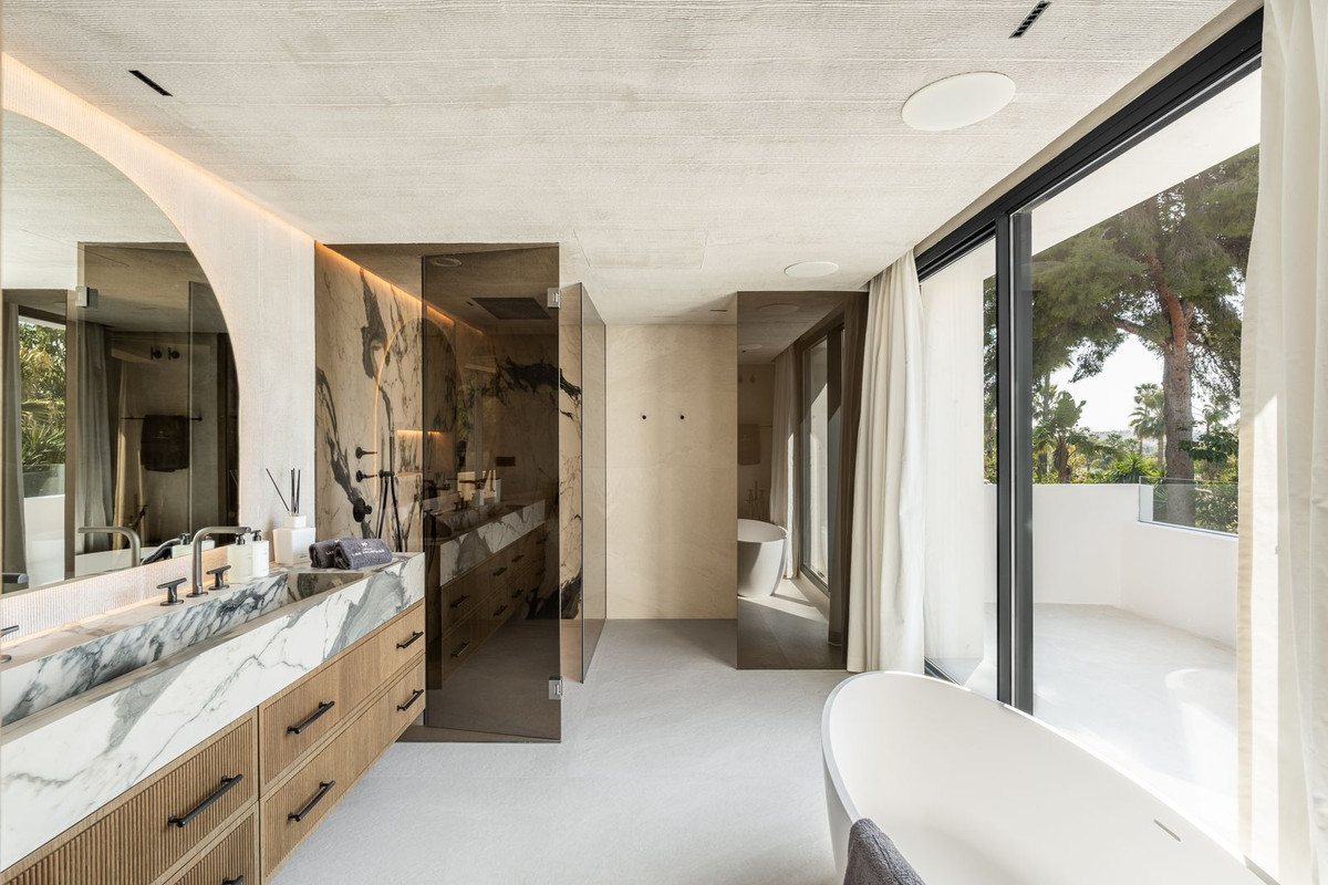 Se vende Villa - Chalet de 5 dormitorios en Costa Del Sol, Málaga, España