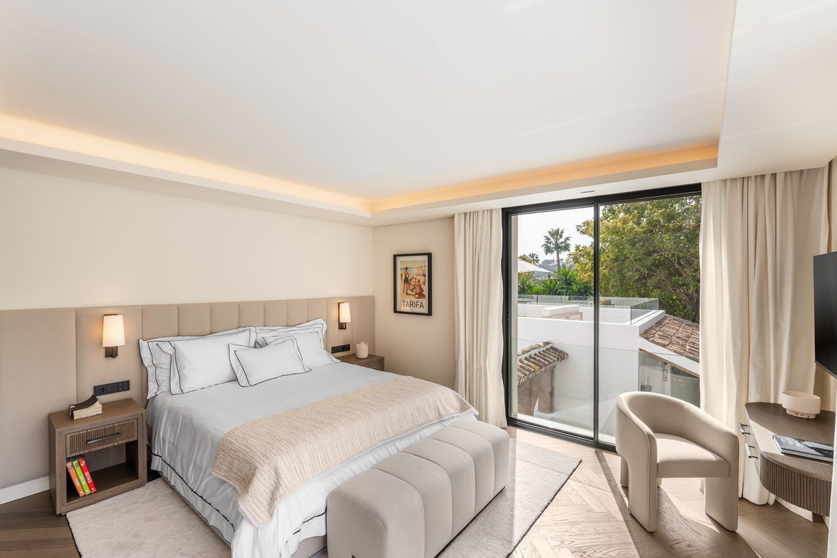Se vende Villa - Chalet de 5 dormitorios en Costa Del Sol, Málaga, España