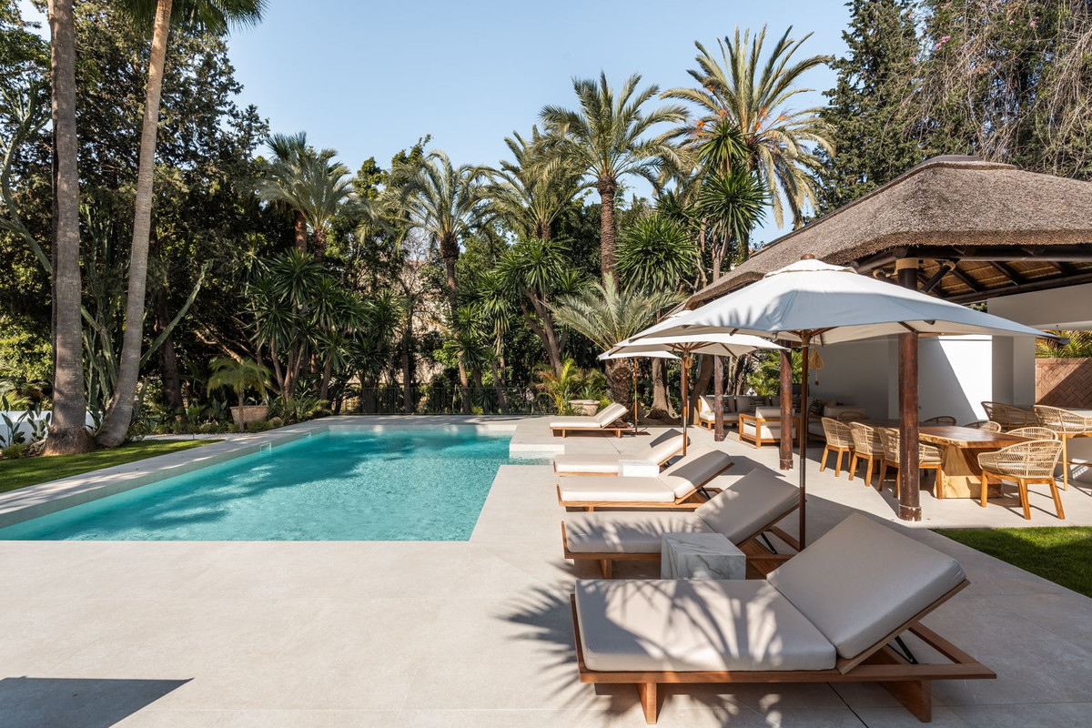 Se vende Villa - Chalet de 5 dormitorios en Costa Del Sol, Málaga, España
