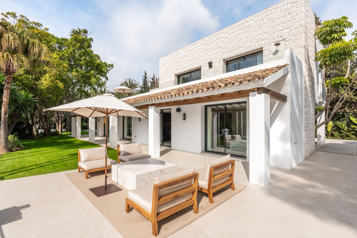 Se vende Villa - Chalet de 5 dormitorios en Costa Del Sol, Málaga, España