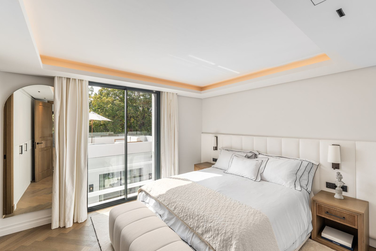 Se vende Villa - Chalet de 5 dormitorios en Costa Del Sol, Málaga, España