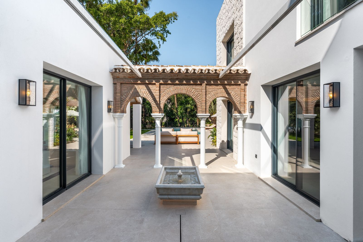 Se vende Villa - Chalet de 5 dormitorios en Costa Del Sol, Málaga, España