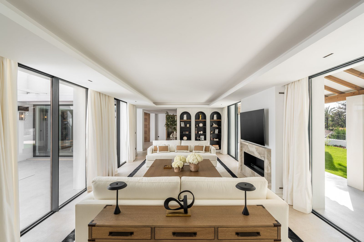 Se vende Villa - Chalet de 5 dormitorios en Costa Del Sol, Málaga, España