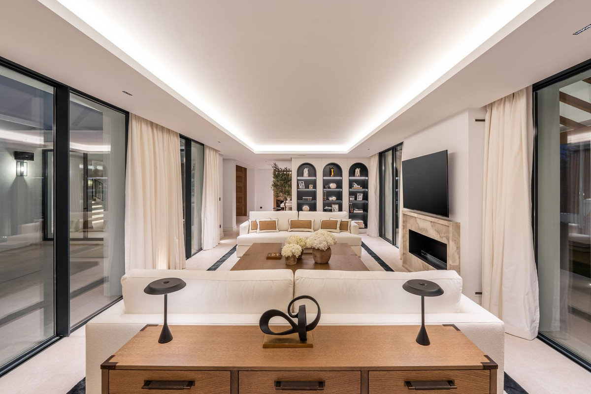 Se vende Villa - Chalet de 5 dormitorios en Costa Del Sol, Málaga, España