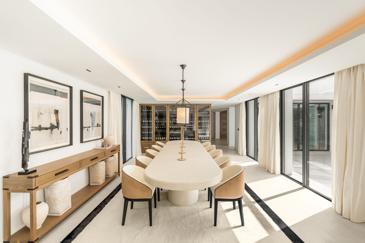 Se vende Villa - Chalet de 5 dormitorios en Costa Del Sol, Málaga, España