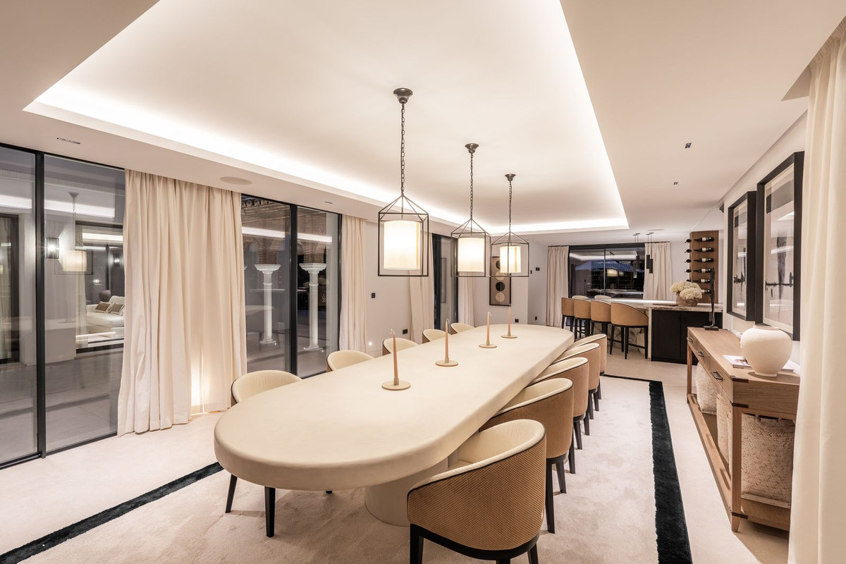 Se vende Villa - Chalet de 5 dormitorios en Costa Del Sol, Málaga, España