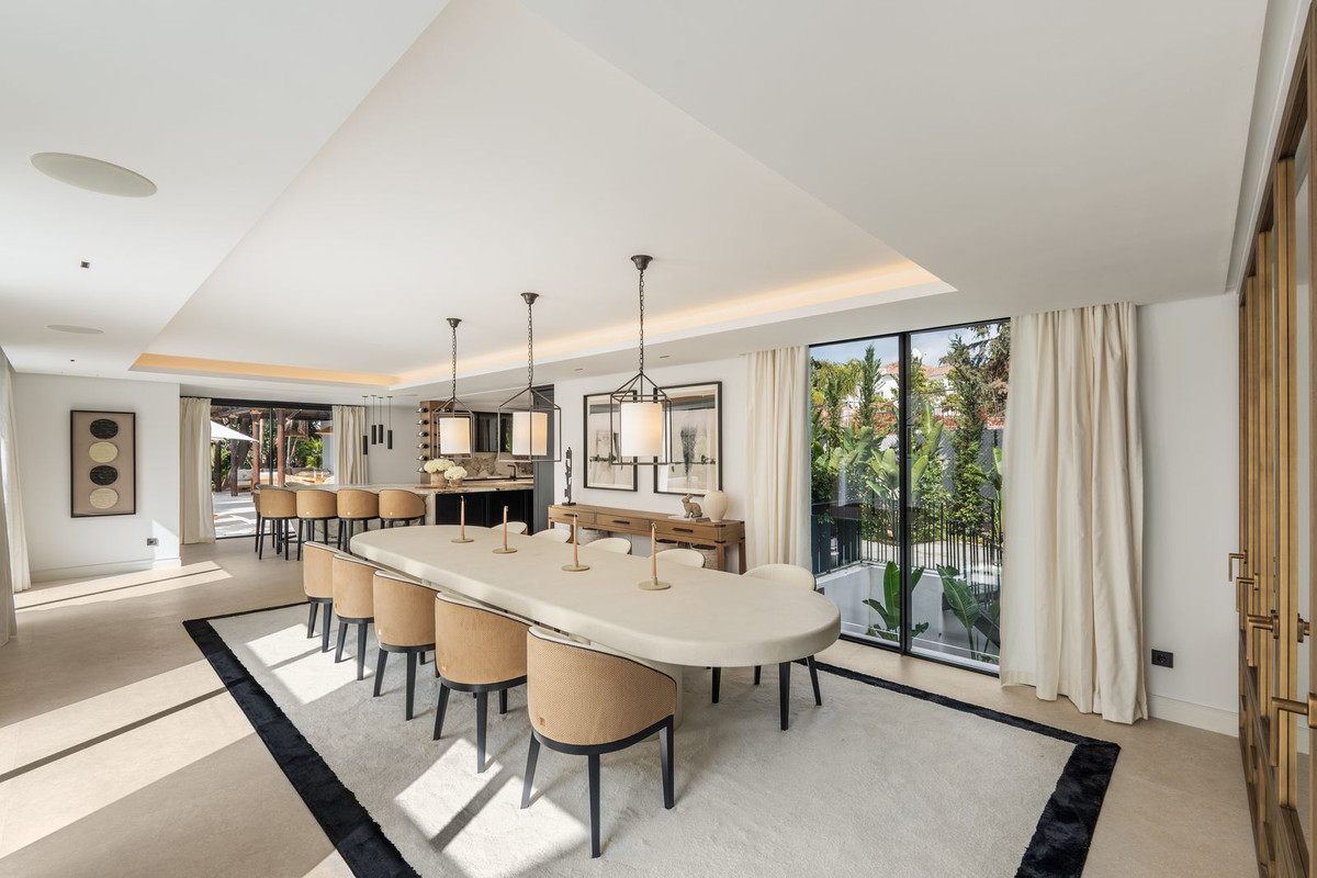 Se vende Villa - Chalet de 5 dormitorios en Costa Del Sol, Málaga, España