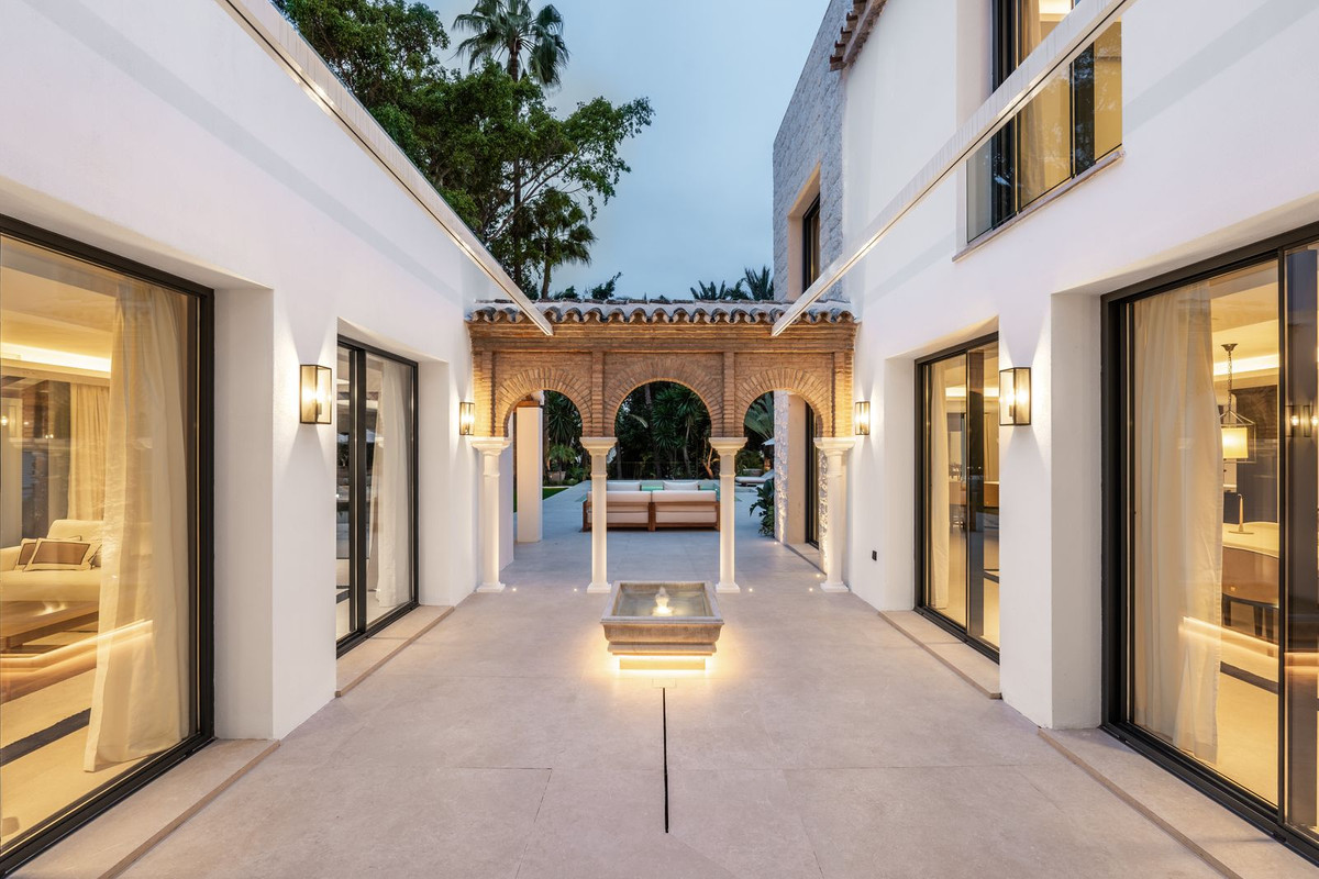 Se vende Villa - Chalet de 5 dormitorios en Costa Del Sol, Málaga, España