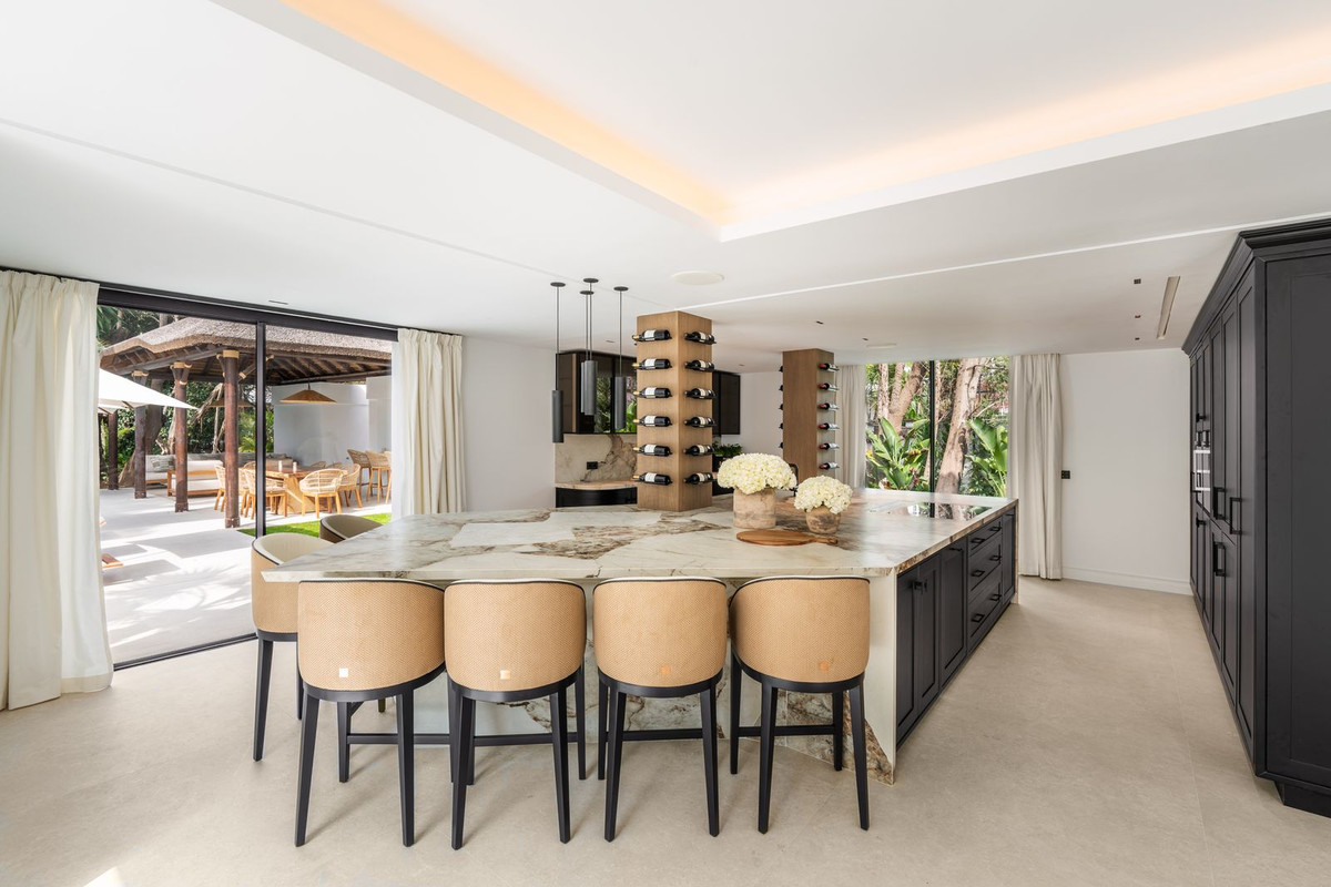 Se vende Villa - Chalet de 5 dormitorios en Costa Del Sol, Málaga, España