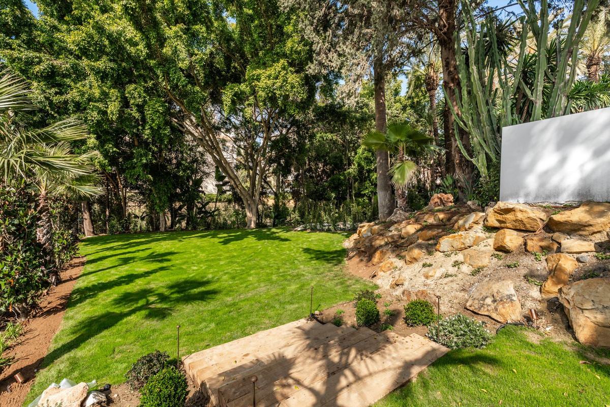 Se vende Villa - Chalet de 5 dormitorios en Costa Del Sol, Málaga, España