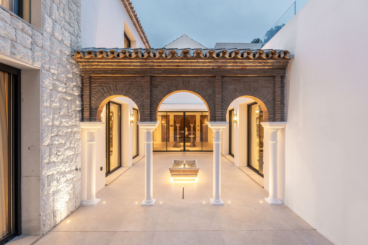 Se vende Villa - Chalet de 5 dormitorios en Costa Del Sol, Málaga, España