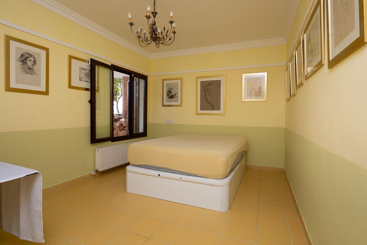 Se vende Villa - Chalet de 13 dormitorios en Costa Del Sol, Málaga, España
