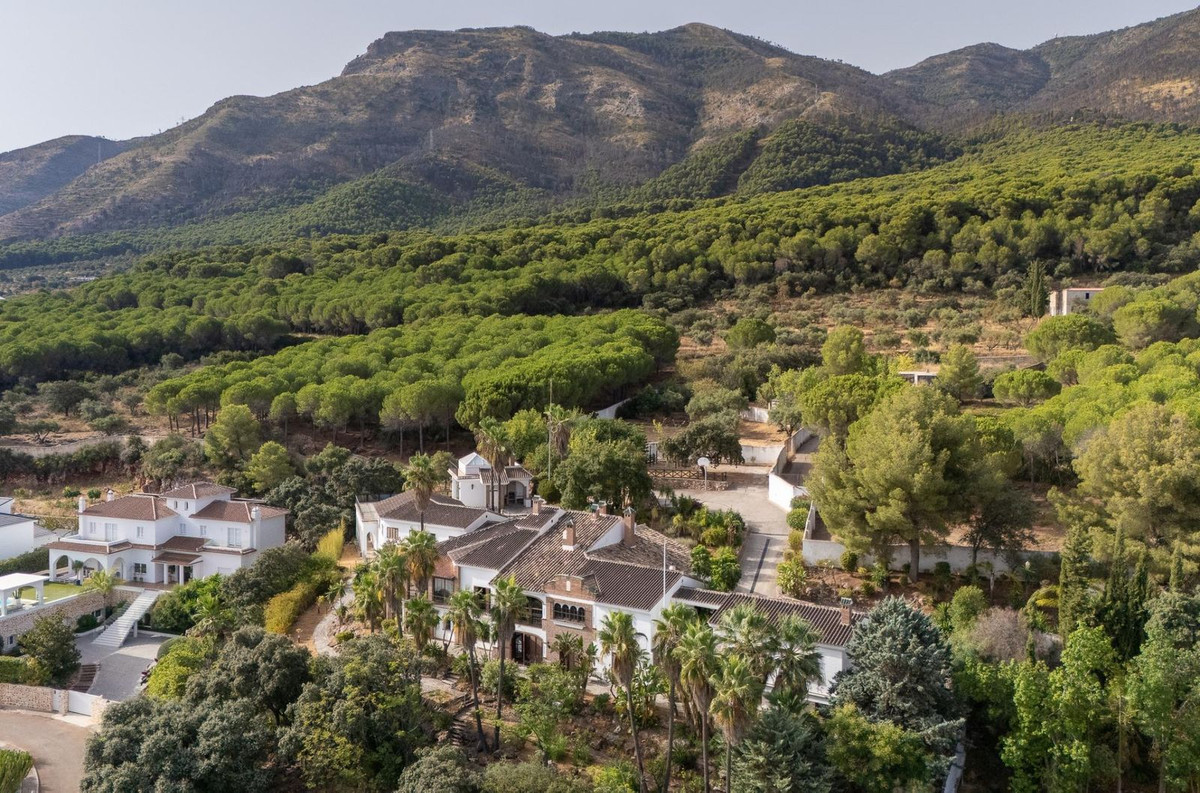 Se vende Villa - Chalet de 13 dormitorios en Costa Del Sol, Málaga, España