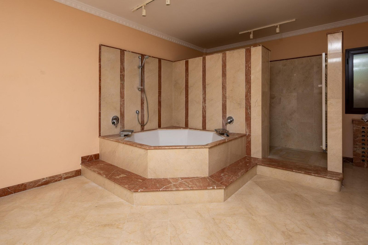 Se vende Villa - Chalet de 13 dormitorios en Costa Del Sol, Málaga, España
