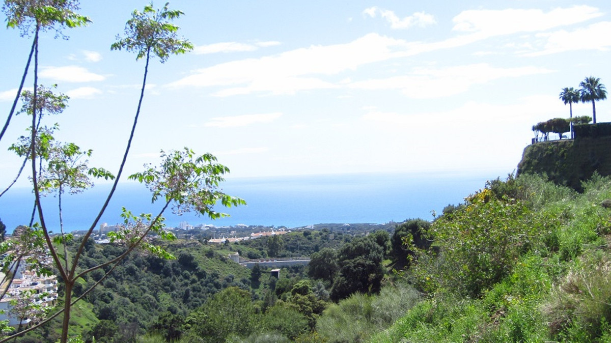 2 Bed Apartment for sale in Calahonda Costa Del Sol, Málaga, Spain
