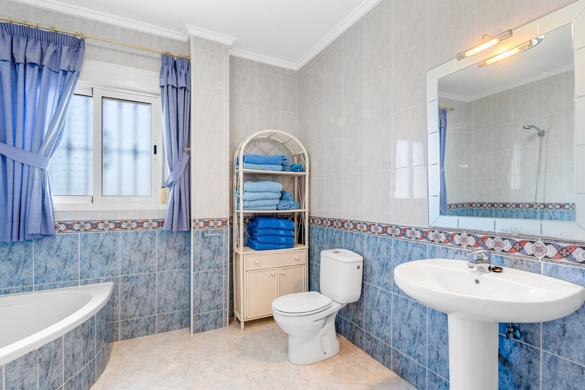 Se vende Villa - Chalet de 7 dormitorios en Costa Blanca, Alicante, España