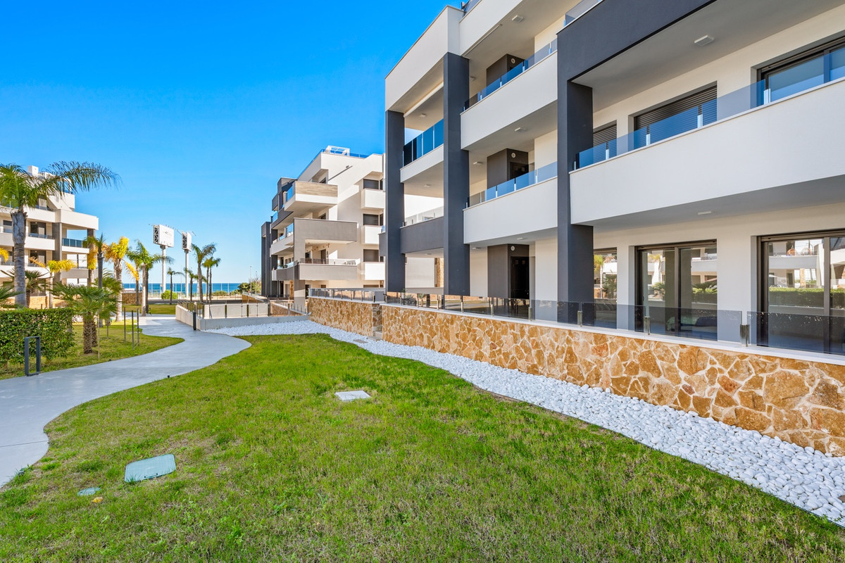 Se vende Apartamento Planta Baja de 3 dormitorios en Costa Blanca, Alicante, España