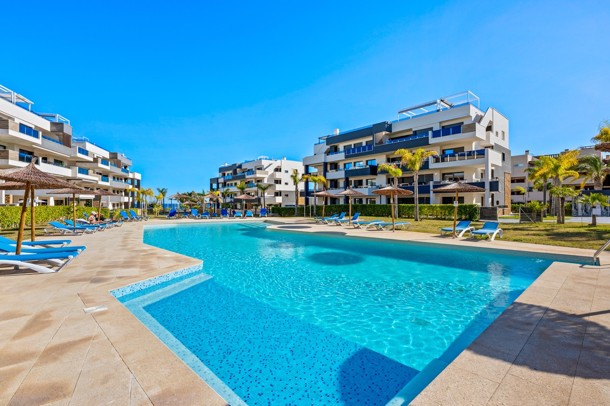 Se vende Apartamento Planta Baja de 3 dormitorios en Costa Blanca, Alicante, España