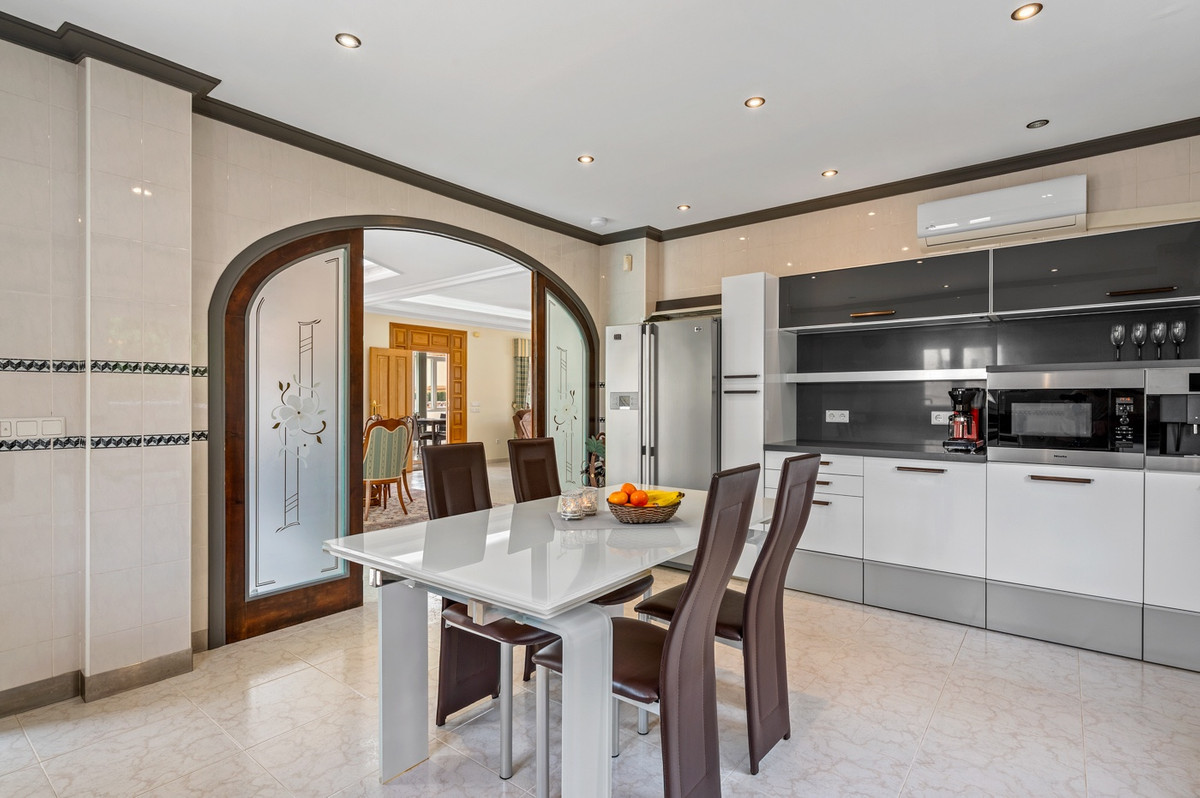 Se vende Villa - Chalet de 4 dormitorios en Costa Blanca, Alicante, España