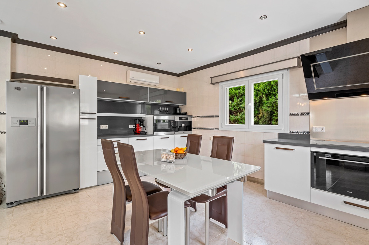 Se vende Villa - Chalet de 4 dormitorios en Costa Blanca, Alicante, España
