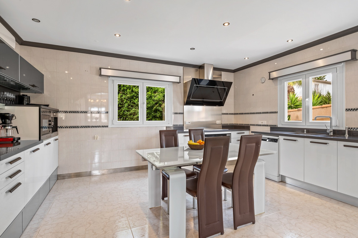 Se vende Villa - Chalet de 4 dormitorios en Costa Blanca, Alicante, España