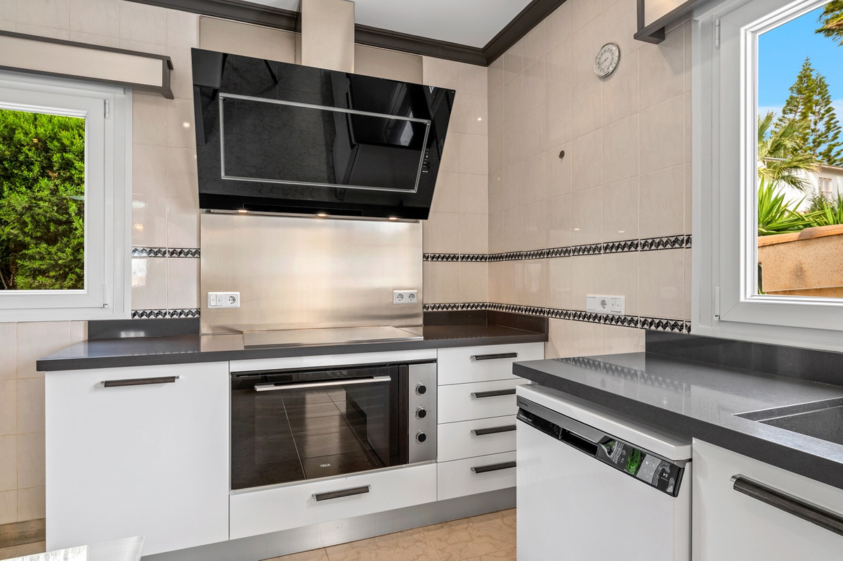 Se vende Villa - Chalet de 4 dormitorios en Costa Blanca, Alicante, España
