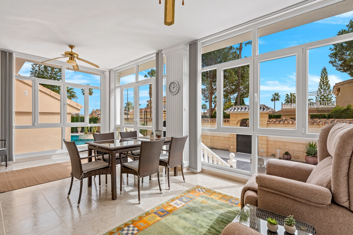 Se vende Villa - Chalet de 4 dormitorios en Costa Blanca, Alicante, España