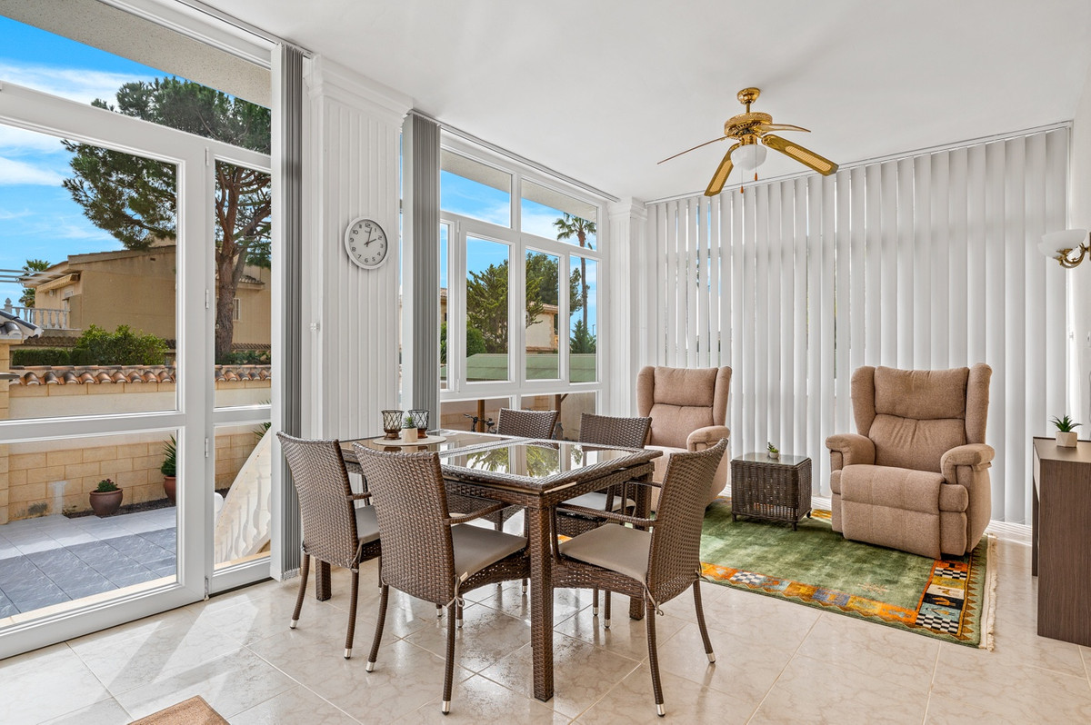 Se vende Villa - Chalet de 4 dormitorios en Costa Blanca, Alicante, España